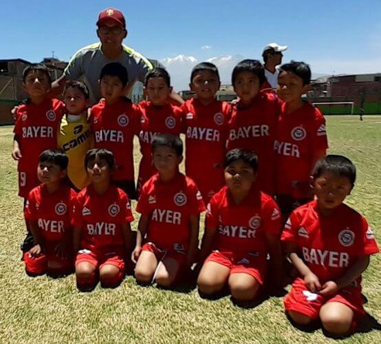 Niños del Bayer muestran mucho talento para el fútbol.