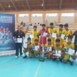 Santa Cruz fue premiado como campeón de futsal.