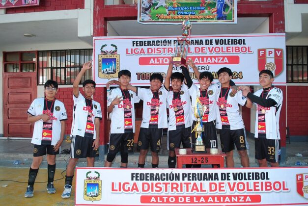 Defensor Camacho alza copa de campeón en sub-17 varones.