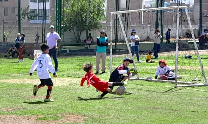 valores. En Súper Copa de Campeones fomentan el buen comportamiento de los padres de familia en los partidos.