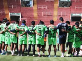 Plantel de campeón tacneño entrenó este viernes en el estadio Monumental.