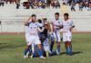 Jugadores del "Vendaval" celebran el gol que inició el camino de la victoria.