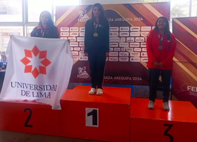 Nadadora Alexandra Torres ganó oro en los 50 metros libre.