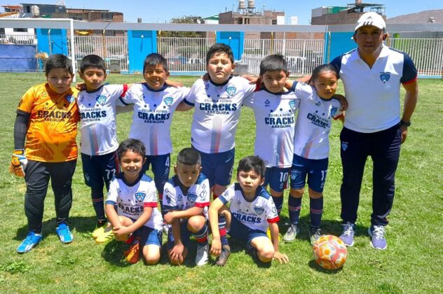 Representación de Cracks avanza en Creciendo con el Fútbol.